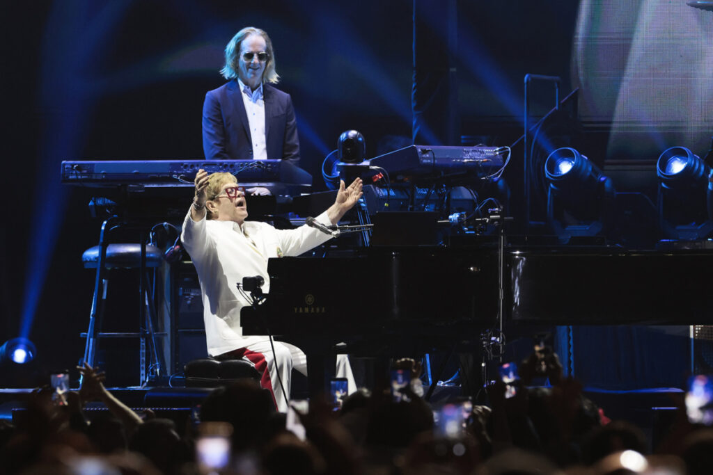 Elton John ejecuta en el Azteca su último despegue como 'Rocket Man' - elton-john-ejecuta-en-el-azteca-su-ultimo-despegue-como-rocket-man-2-1024x683