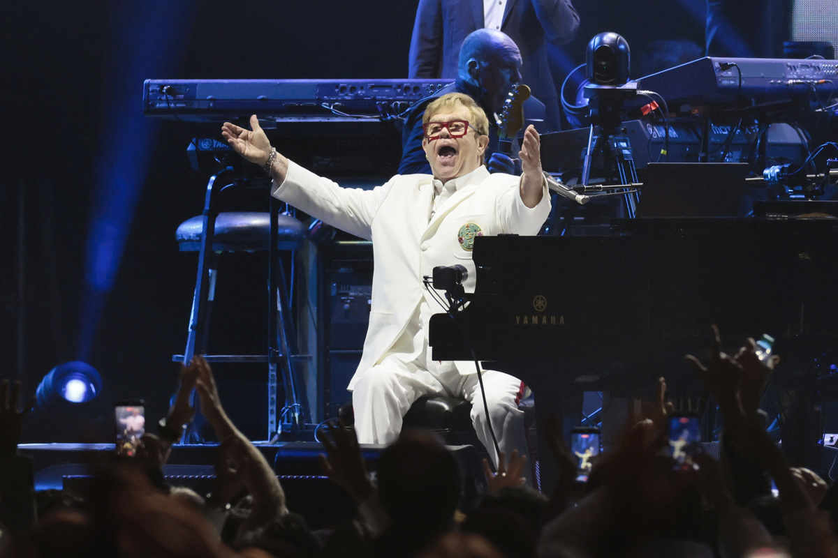 Elton John ejecuta en el Azteca su último despegue como ‘Rocket Man’