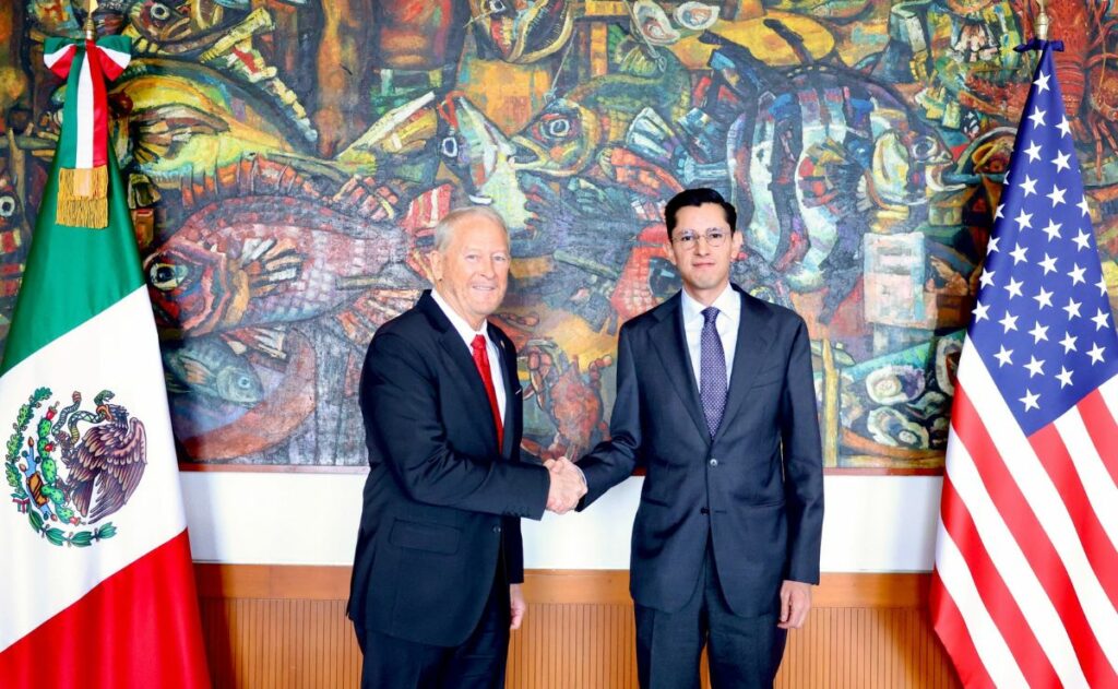 Canciller Roberto Velasco se reúne con el embajador Ron Johnson de EE.UU.; de esto conversaron