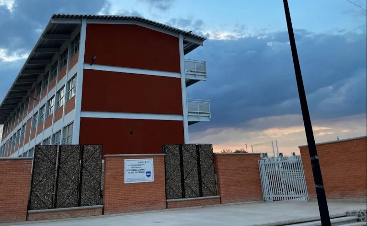 Adolescente perpetra ataque con cuchillos en secundaria de Querétaro; hay 4 heridos