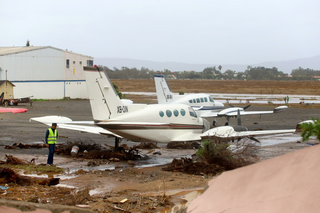 Extienden cierre de aeropuertos de Puerto Vallarta y Manzanillo por huracán ‘Simon’