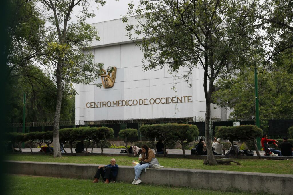 Familias denuncian negligencia tras muerte de bebés en Guadalajara