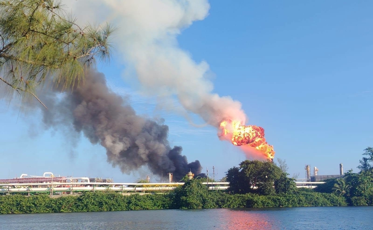 Video: Reportan fuego en Dos Bocas; Pemex confirma conato de incendio