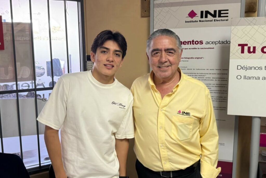Gilberto Mora tramita su primera credencial del INE tras cumplir la mayoría de edad - gilberto-mora-ine-1-1-1024x683