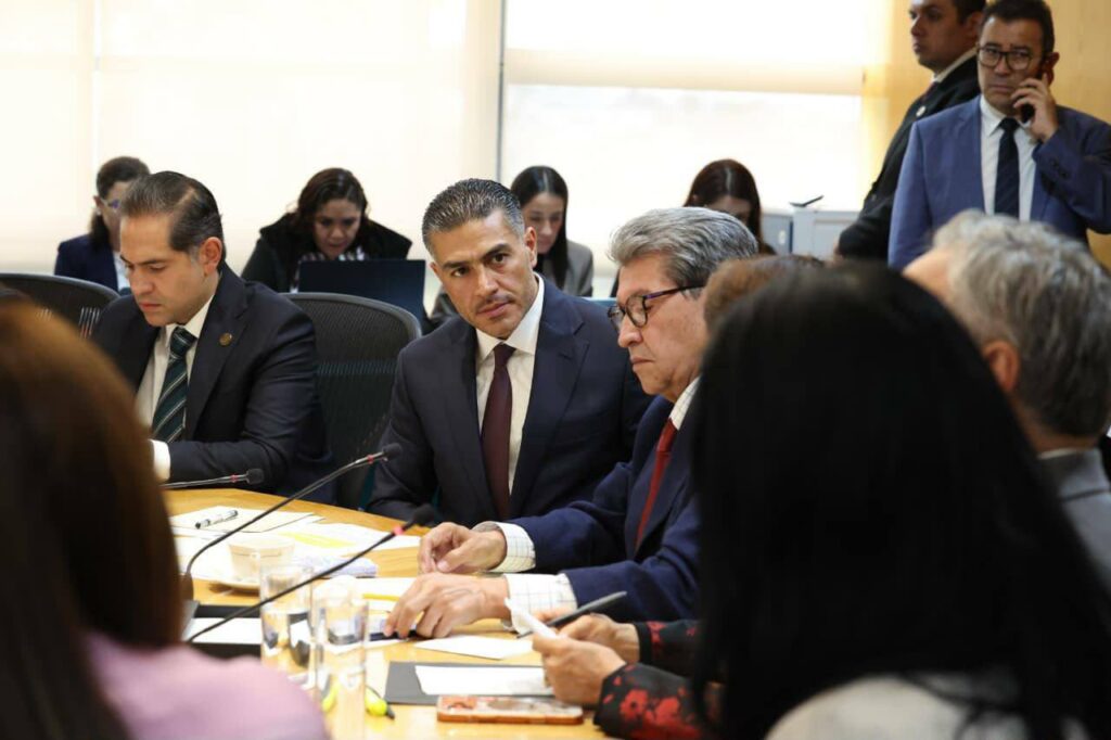 Harfuch reporta 33 detenidos por asesinato de Carlos Manzo; FGR decidirá si atrae el caso