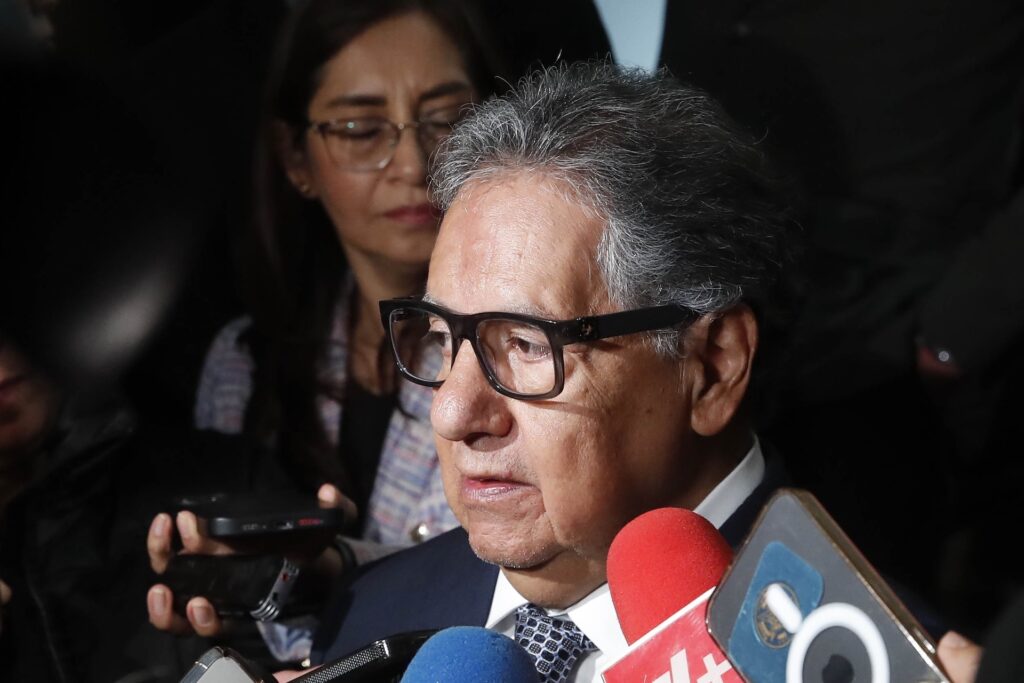 Higinio Martínez niega que la Mesa Directiva del Senado autorizara solicitud de salón del AICM