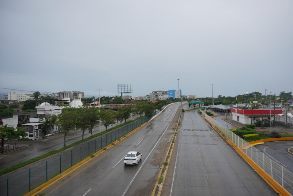 Huracán 'Simon' avanza frente a Jalisco con lluvias extraordinarias y oleaje de hasta 10 metros - huracan-simon-avanza-frente-a-jalisco-con-lluvias-extraordinarias-y-oleaje-de-hasta-10-metros-2-1024x685