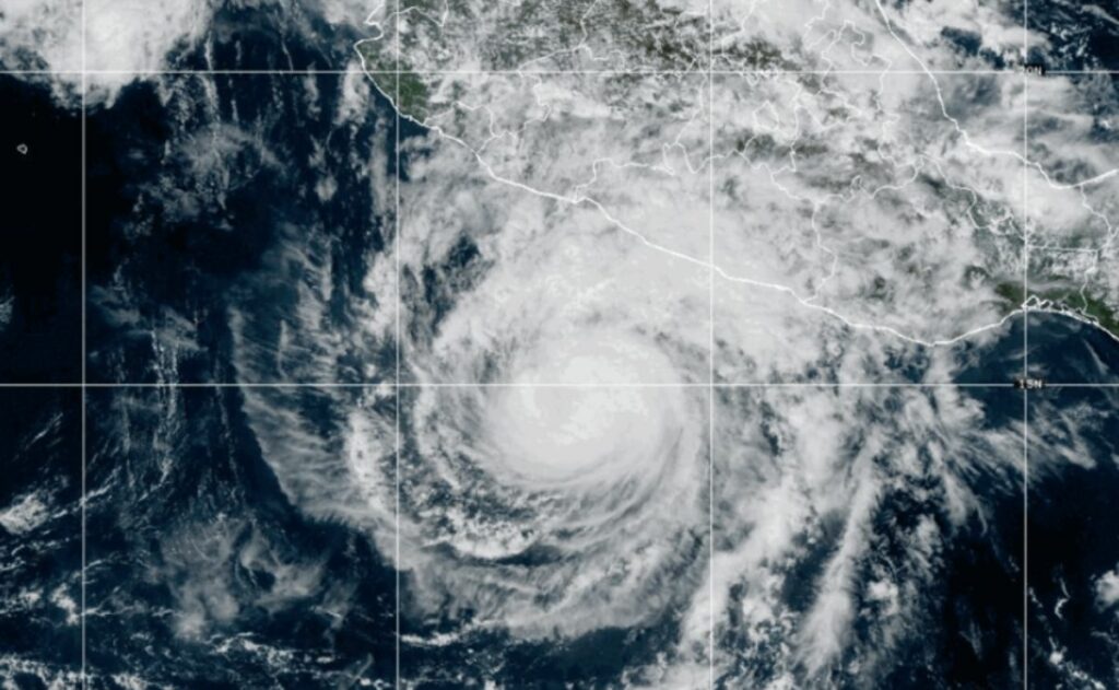Huracán ‘Trudy’ baja a categoría 1 pero mantiene la alerta por lluvias