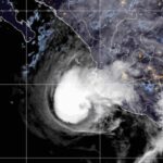 Huracán ‘Trudy’ sube a categoría 2; provocará lluvias fuertes en tres estados