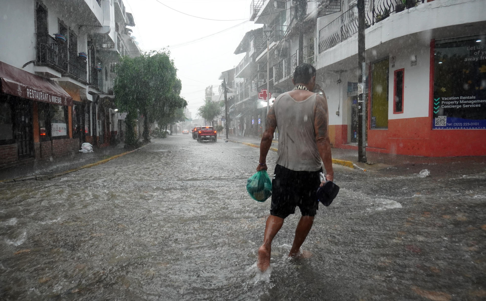 Huracán ‘Trudy’ reforzará lluvias en Guerrero y Oaxaca; ‘Simon’ ya no genera efectos en México