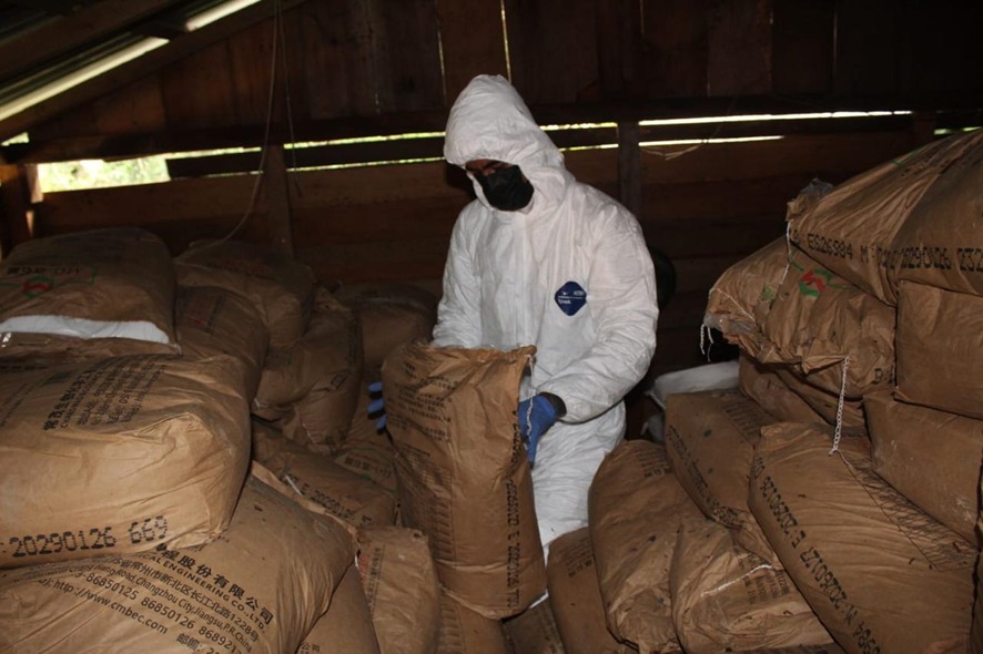 Inhabilitan tres laboratorios clandestinos y aseguran 26 toneladas de precursores en Guerrero - img-20261006-wa0015