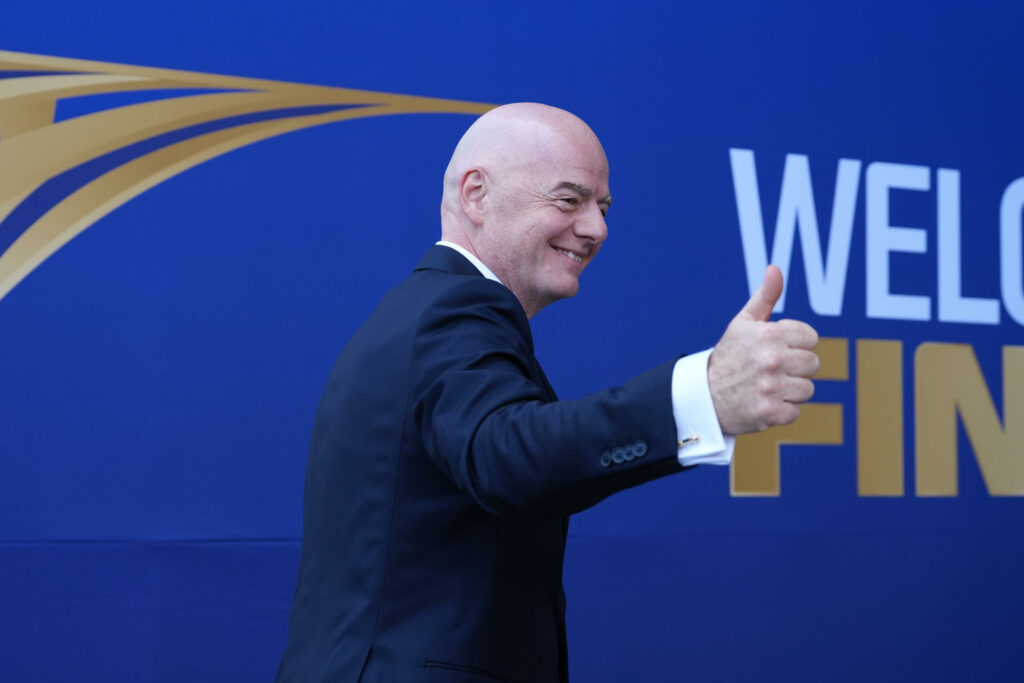FIFA frena el plan de venta del Mundial: Infantino pide perdón