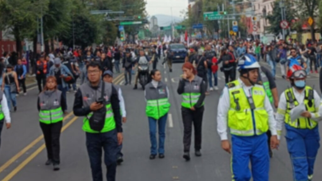 Realizan en CDMX marcha por el 2 de octubre