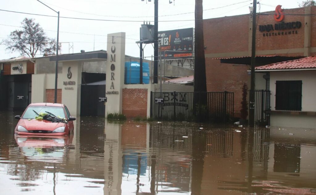 ‘Rachel’ toca tierra en Baja California con fuertes lluvias