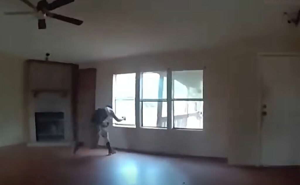 Video: Ladrón de casa atraviesa ventana y huye en Oklahoma; ya fue detenido