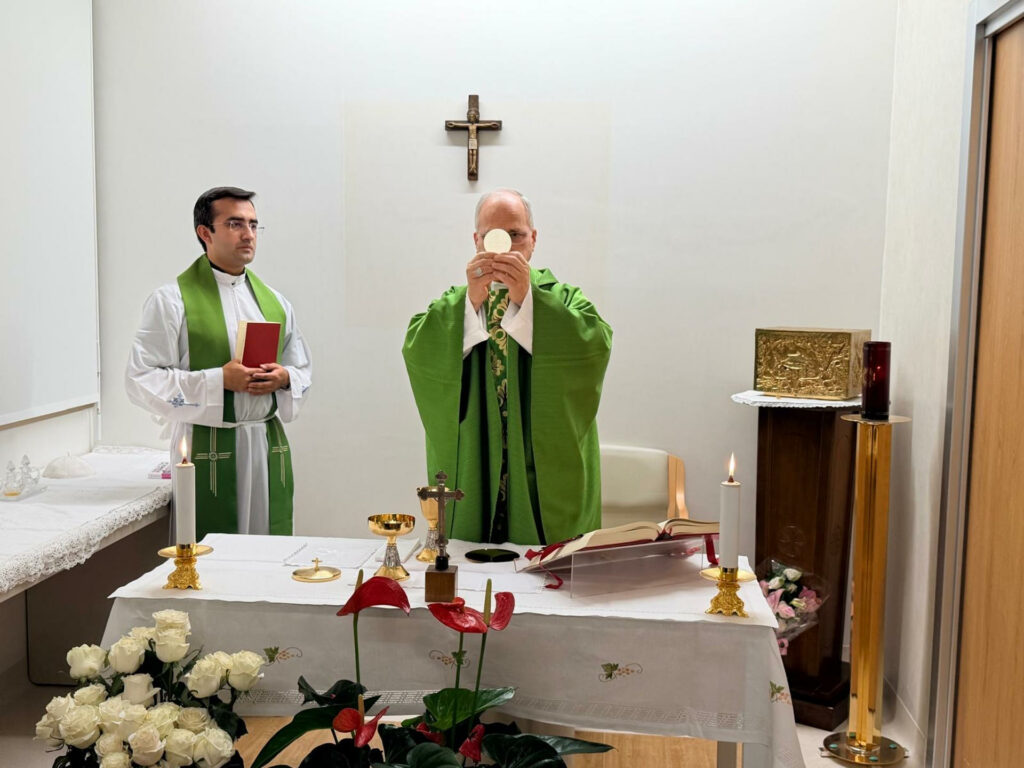 Vaticano publican primeras fotos de León XIV tras su operación e informa sobre su estado de salud