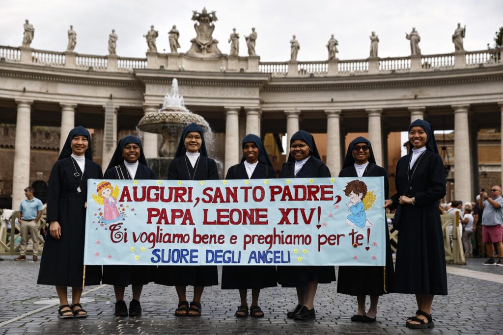 León XIV reaparece en el ángelus; dice que retomará gradualmente sus actividades - leon-xiv-reaparece-en-el-angelus-dice-que-retomara-gradualmente-sus-actividades-1024x683