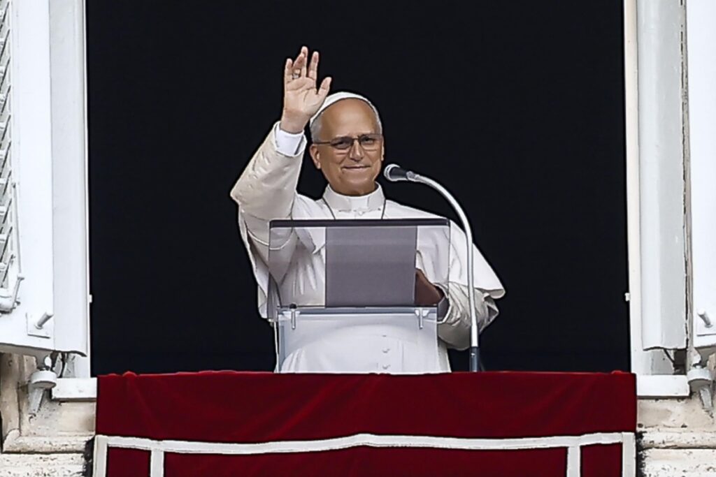León XIV reaparece en el ángelus; dice que retomará gradualmente sus actividades - leon-xiv-reaparece-en-el-angelus-dice-que-retomara-gradualmente-sus-actividades-2-1024x683