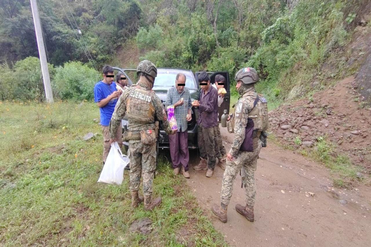 Localizan con vida a seis personas desaparecidas en Ajuchitlán del Progreso, Guerrero Localizan con vida a seis personas desaparecidas en Ajuchitlán del Progreso, Guerrero