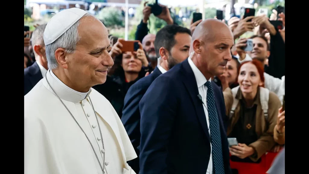 Detectan cáncer pulmonar al papa León XIV