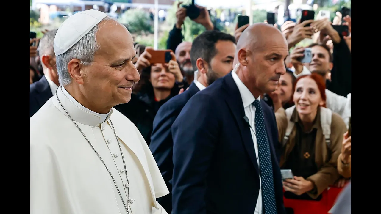 Detectan cáncer pulmonar al papa León XIV