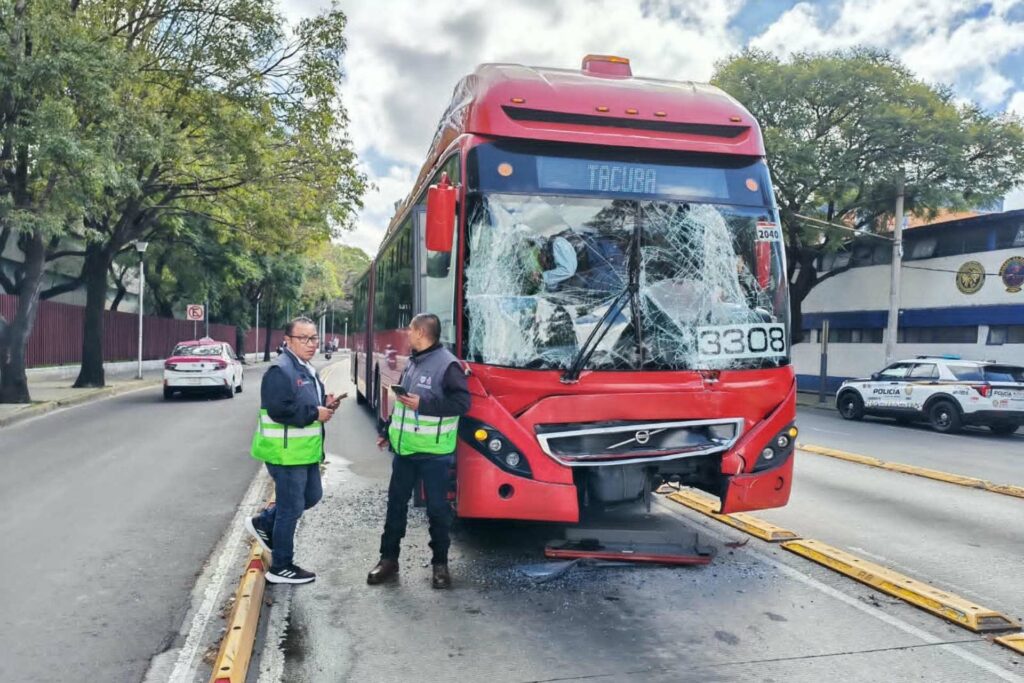 Choque entre unidades del Metrobús CDMX deja 27 lesionados en Iztacalco