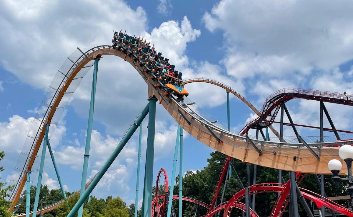 Hombre muere tras salir disparado de montaña rusa de Six Flags en Atlanta Hombre muere tras salir disparado de montaña rusa de Six Flags en Atlanta
