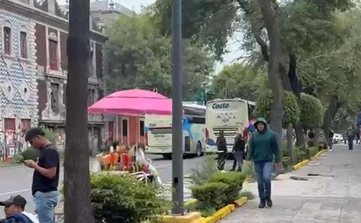 Normalistas llegan a instalaciones de la Segob en la CDMX para exigir plazas para egresados