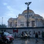 Video: Blindan el Zócalo y edificios de la CDMX por la marcha del 2 de octubre