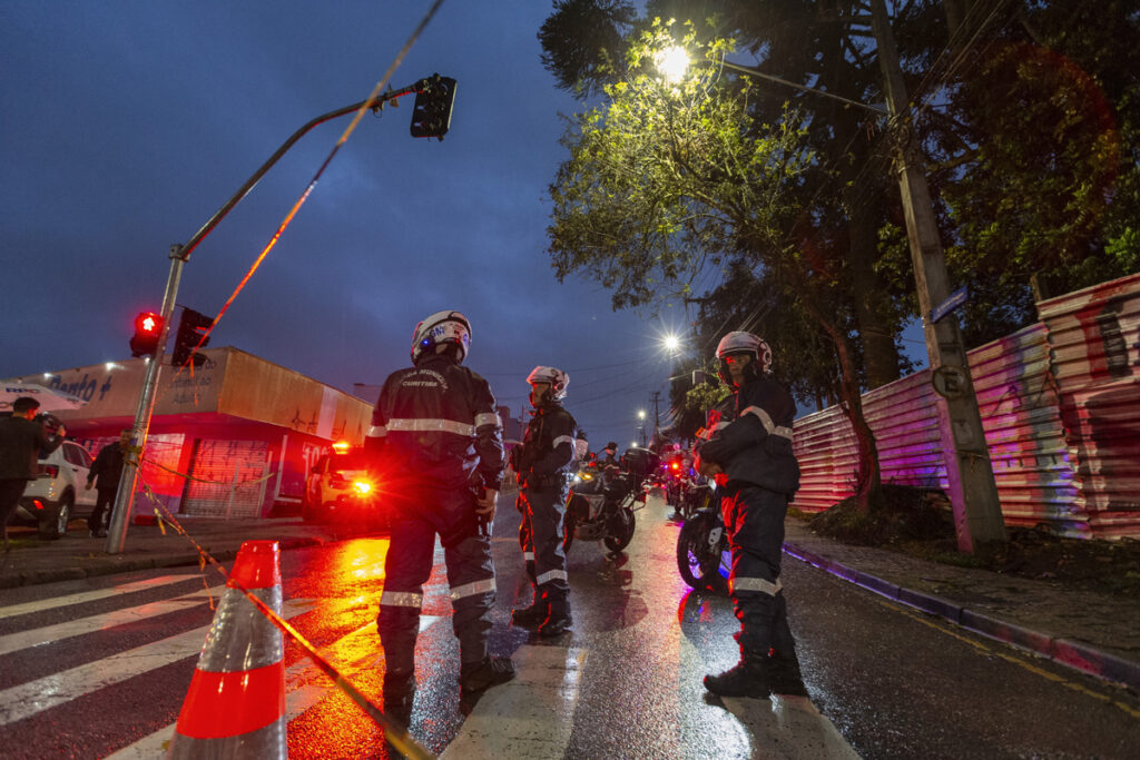 Policías rescatan a 13 niños secuestrados en una escuela en Brasil - policias-rescatan-a-13-ninos-secuestrados-en-una-escuela-en-brasil-1024x683