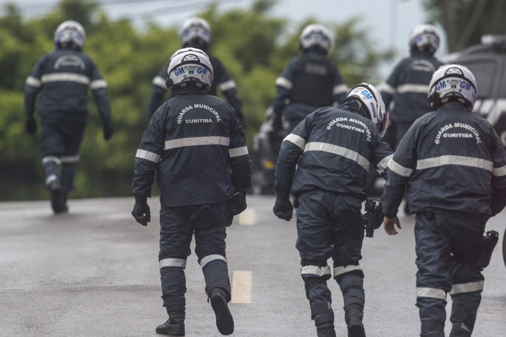 Policías rescatan a 13 niños secuestrados en una escuela en Brasil - policias-rescatan-a-13-ninos-secuestrados-en-una-escuela-en-brasil-3-1024x683