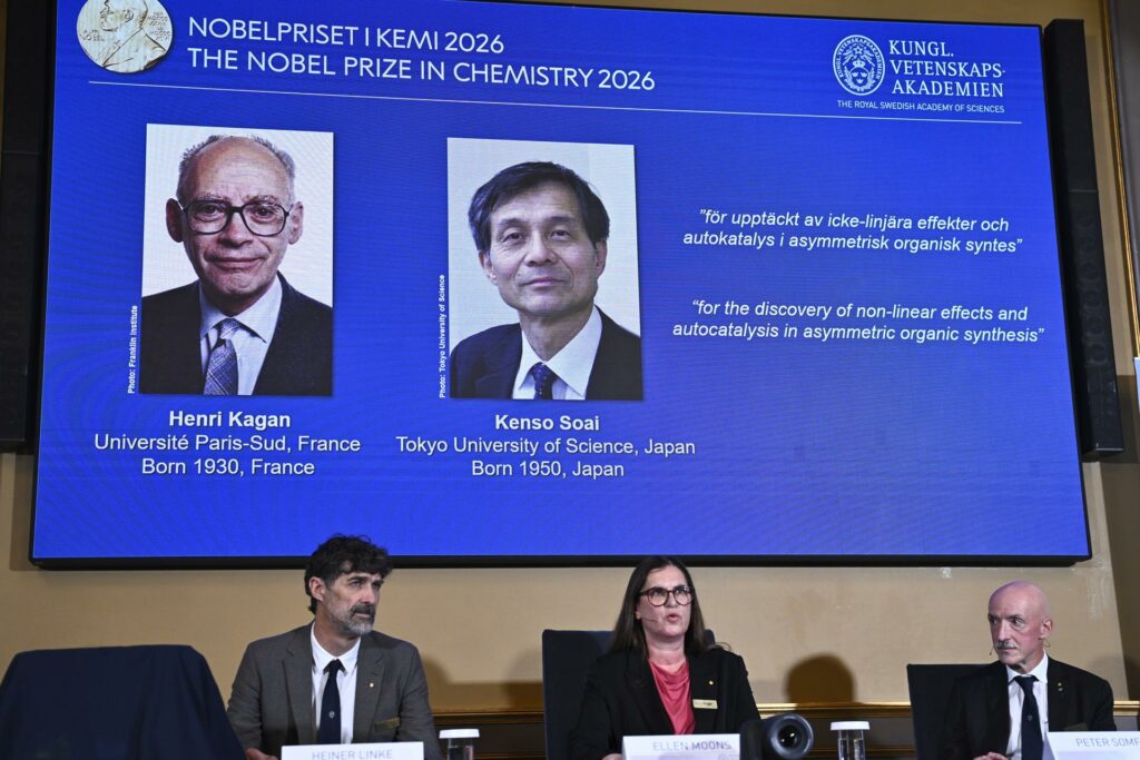 Dan Nobel de Química a dos científicos por las reacciones que conducen a la homoquiralidad