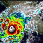 Protección Civil pide resguardarse ante el huracán ‘Simon’; Jalisco y Colima, en riesgo de impacto