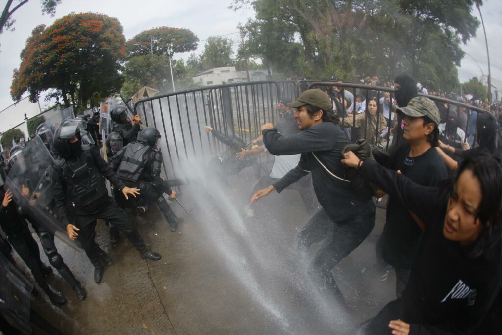 “Debe abrirse el diálogo”, dice Sheinbaum sobre protestas por el agua en Guadalajara