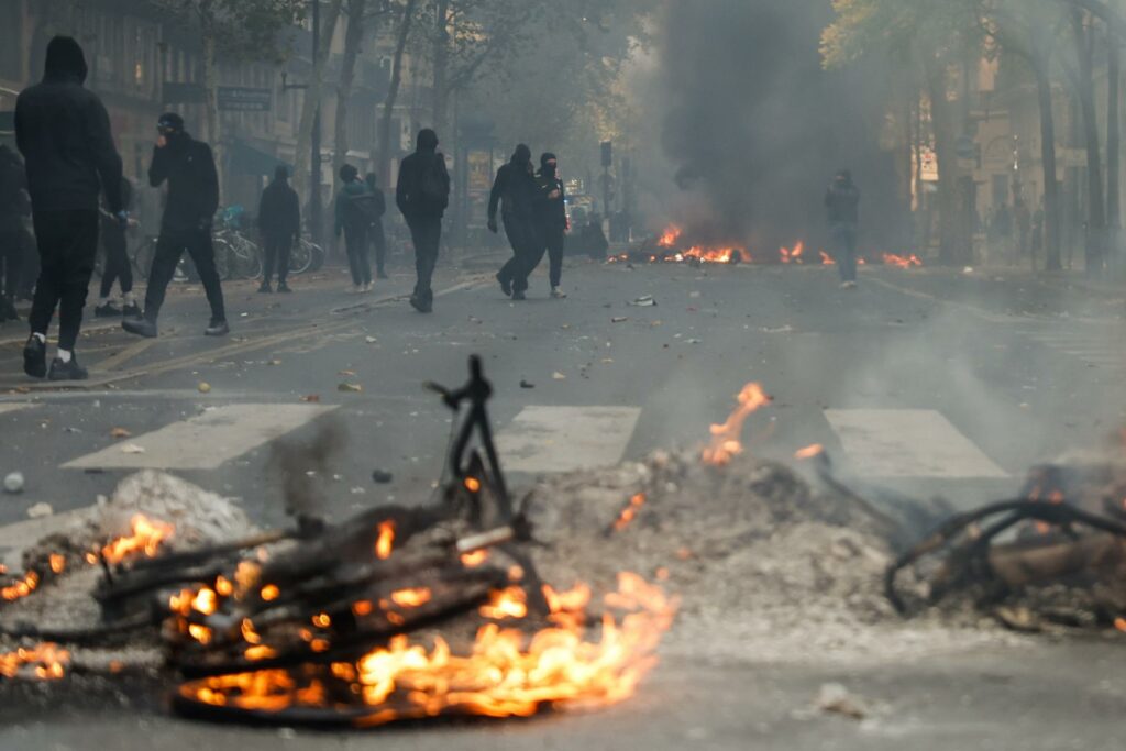 Detenidas mil 200 personas en las protestas en Francia, que dejan 150 policías heridos