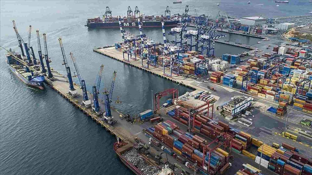 Rusia ataca centro de datos en Kiev y buques en el puerto de Odesa