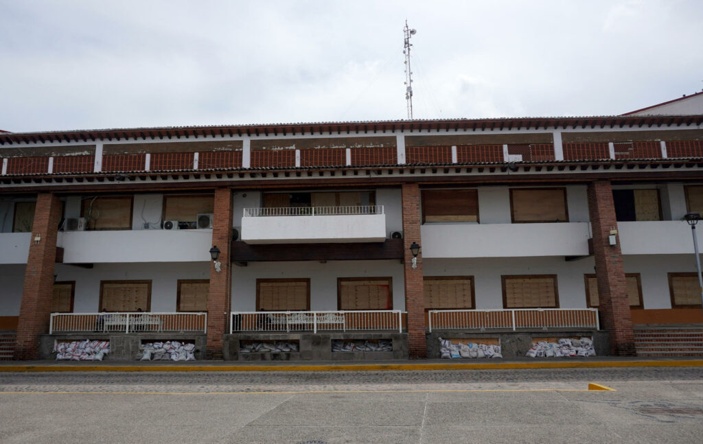 Activan Alerta Roja en 28 municipios de Colima y Jalisco por la inminente llegada del huracán ‘Simon’
