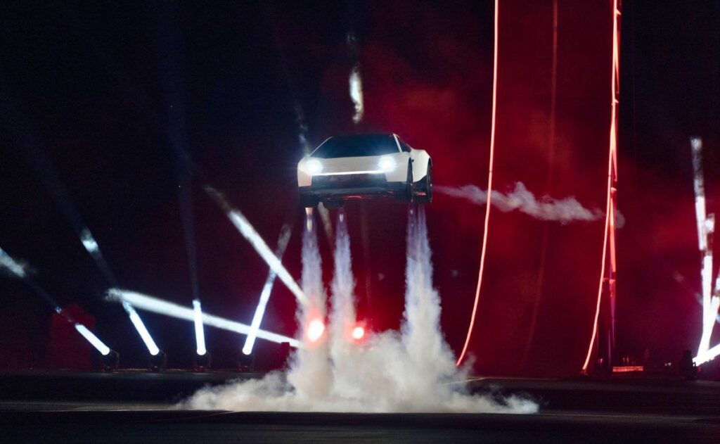 Video: Tesla presenta un auto capaz de volar y acelerar de 0 a 100 km/h en menos de un segundo