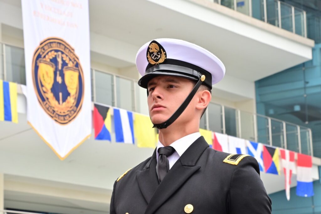 Se gradúan 196 oficiales de Medicina y Enfermería Naval - se-graduan-196-oficiales-de-medicina-y-enfermeria-naval-4-1024x682
