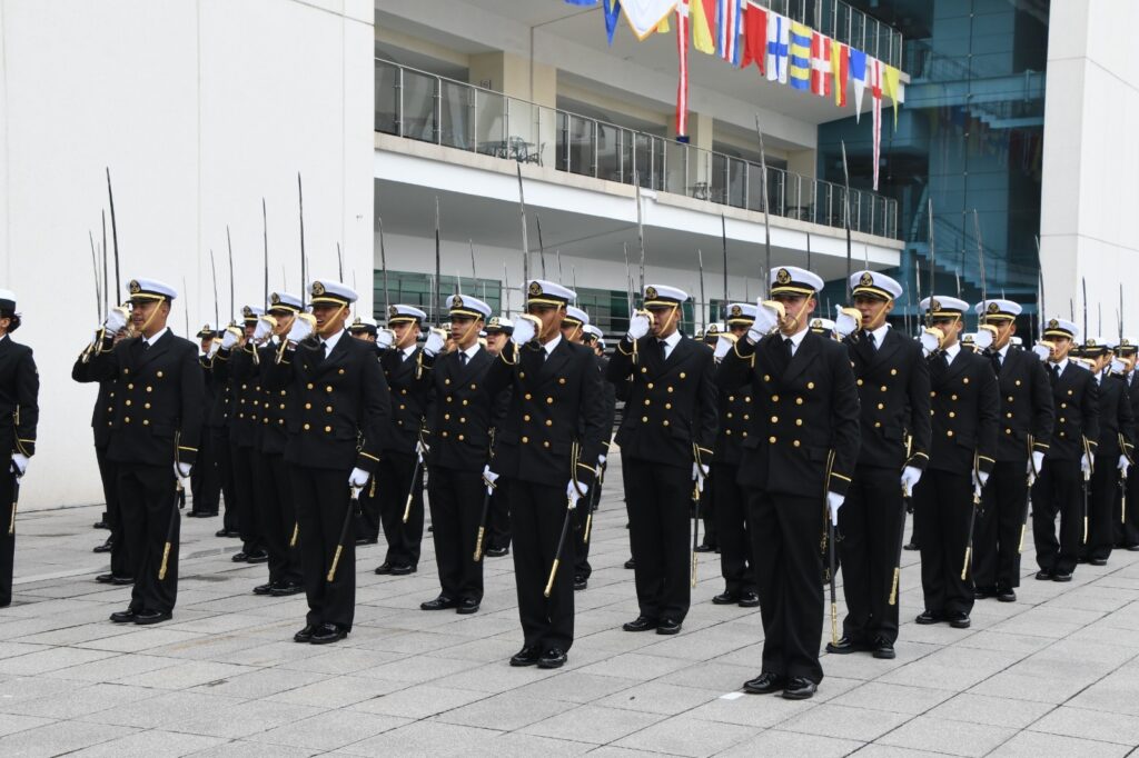 Se gradúan 196 oficiales de Medicina y Enfermería Naval