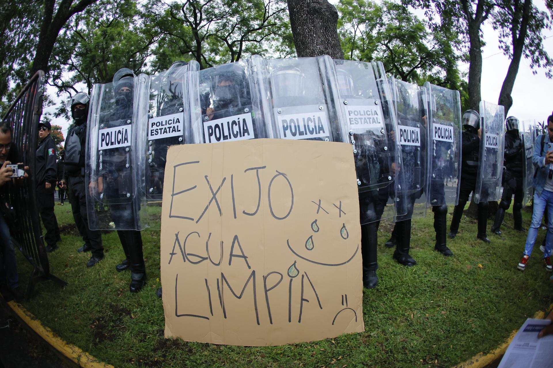 “Se cometieron graves errores”: Seguridad de Jalisco revisa actuación de 17 policías en marcha por el agua