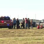 Conductora invade campo de futbol durante partido en Kansas; un niño y un hombre murieron