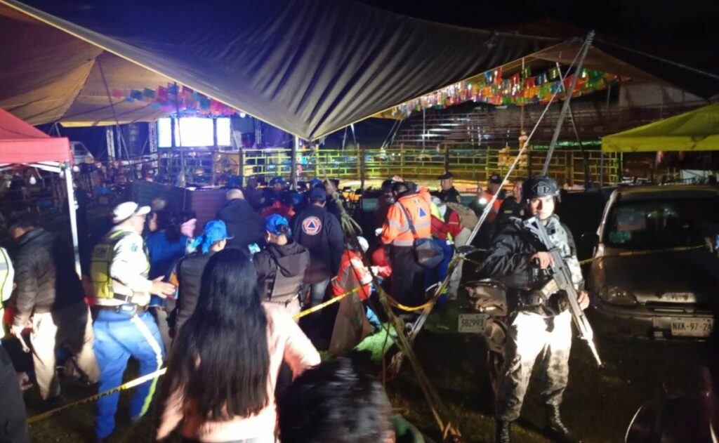 Video: Colapsan gradas en jaripeo de Xochimilco; hay 12 heridos