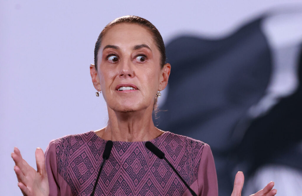 Sheinbaum condena daño a estatua de Felipe Calderón; esto es lo que dijo