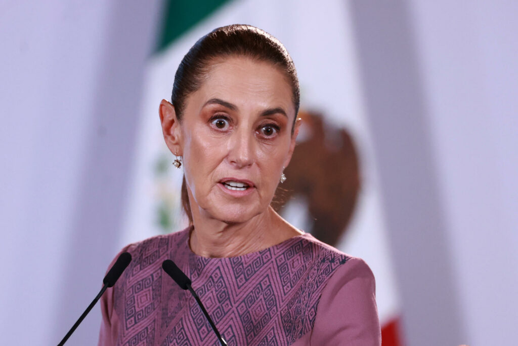 Sheinbaum condena daño a estatua del expresidente Felipe Calderón; esto es lo que dijo