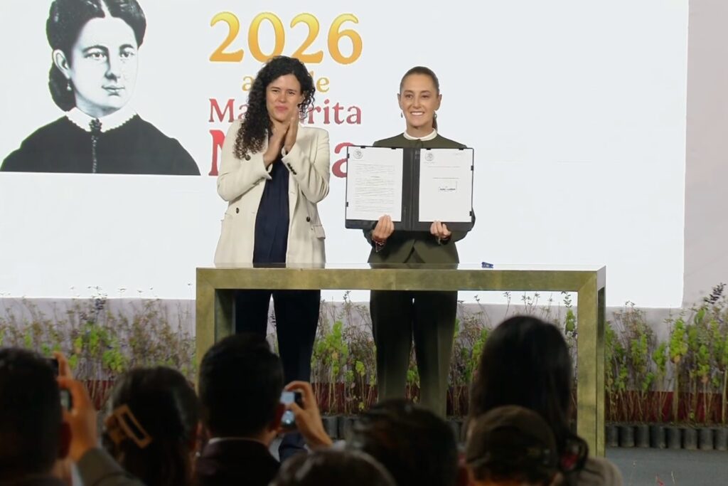 Sheinbaum firma decreto para proteger a menores en plataformas digitales