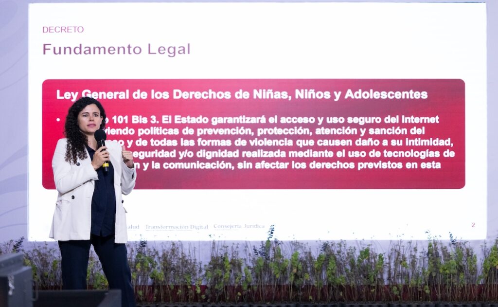 Sheinbaum firma decreto para proteger a menores en plataformas digitales - sheinbaum-firma-decreto-para-proteger-a-menores-en-plataformas-digitales-2-1024x631