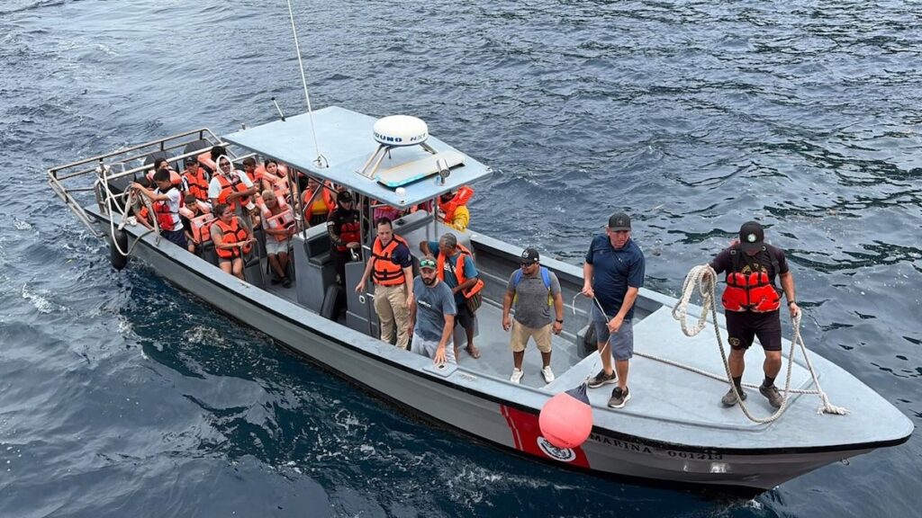 Huracán 'Simon' pegaría la mañana del domingo en Jalisco; Marina despliega más de 5 mil elementos - simon-pegaria-la-manana-del-domingo-en-jalisco-marina-despliega-mas-de-5-mil-elementos-3-1024x576