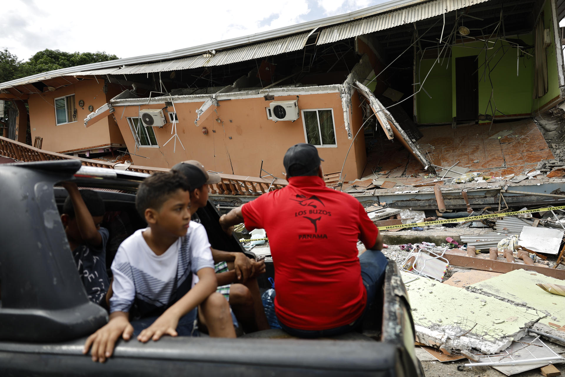 Sin agua, electricidad ni acceso seguro tras el terremoto en Panamá