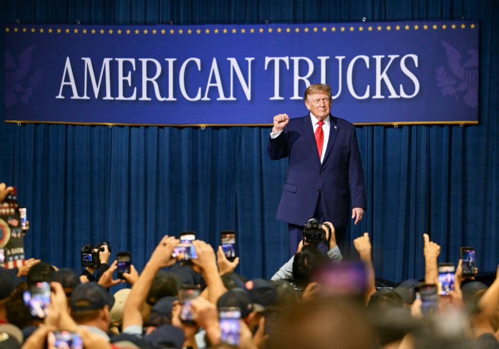 Suspenden anuncios de Trump financiados con dinero público; Casa Blanca niega propaganda electoral